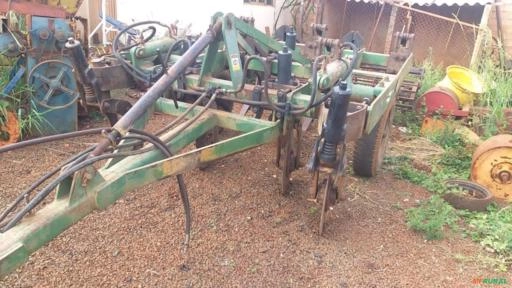 Subsolador 5 Hastes Ast/Matic 500 Marca Tatu Ano 2006 Imagem Subsolador 5 Hastes Ast/Matic 500 Marca Tatu Ano 2006