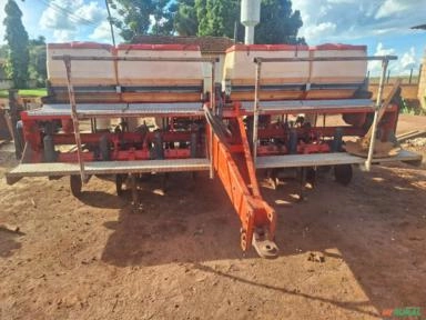 Plantadeira 8 Linhas Jumil 2880 PD Ano 2003 Imagem Plantadeira 8 Linhas Jumil 2880 PD Ano 2003