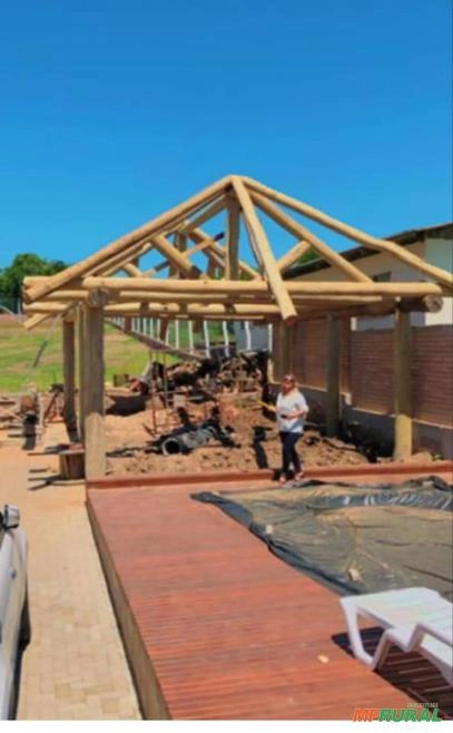 Postes de Madeira Tratada Usadas por redes de energias... Imagem Postes de Madeira Tratada Usadas por redes de energias...