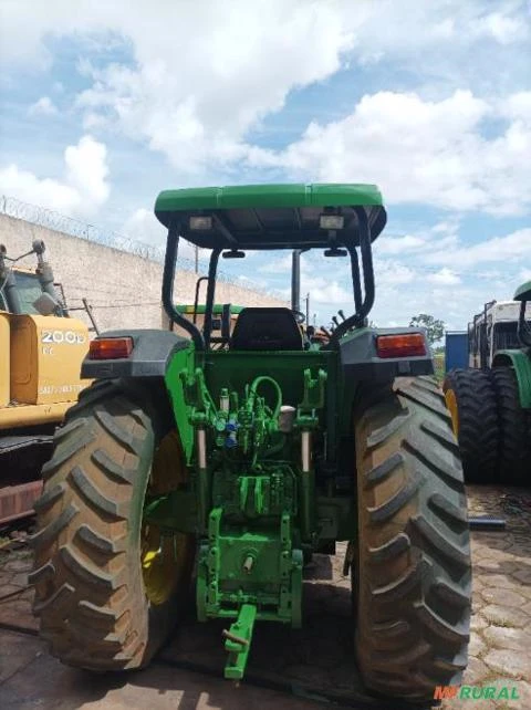 Trator John Deere 7500 ano 2004