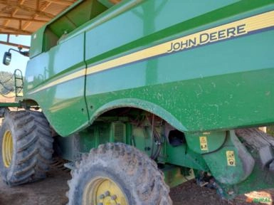 Colheitadeira John Deere S550 4x4 ano 2017 Imagem Colheitadeira John Deere S550 4x4 ano 2017