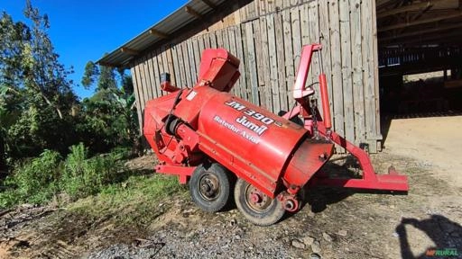 Colhedeira milho e soja Jumil 390 Imagem Colhedeira milho e soja Jumil 390