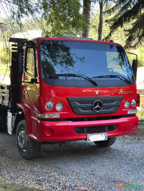 Acello 815 ano 2013 Imagem Acello 815 ano 2013