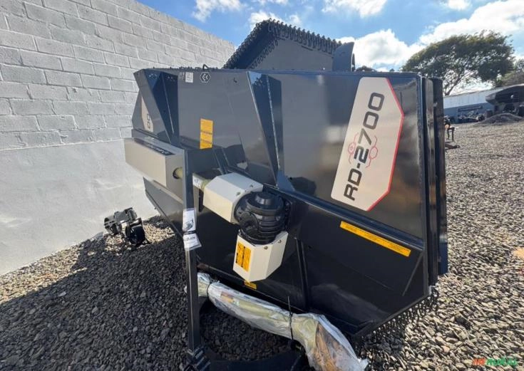 Roçadeira Hidráulica RD 2700 Imagem Roçadeira Hidráulica RD 2700