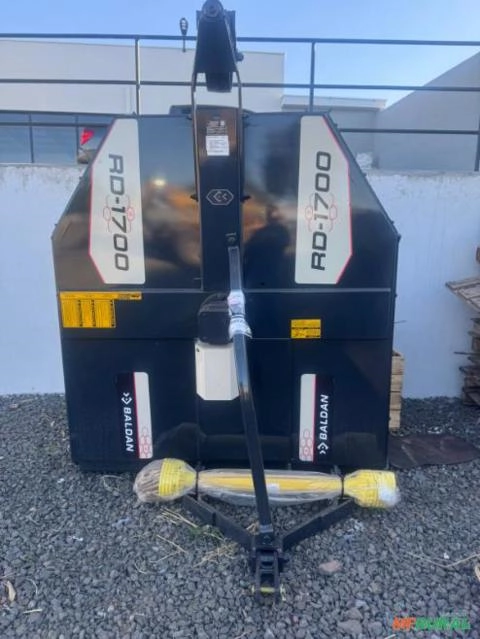 Roçadeira Hidráulica Central e Lateral 1700 - RD Imagem Roçadeira Hidráulica Central e Lateral 1700 - RD