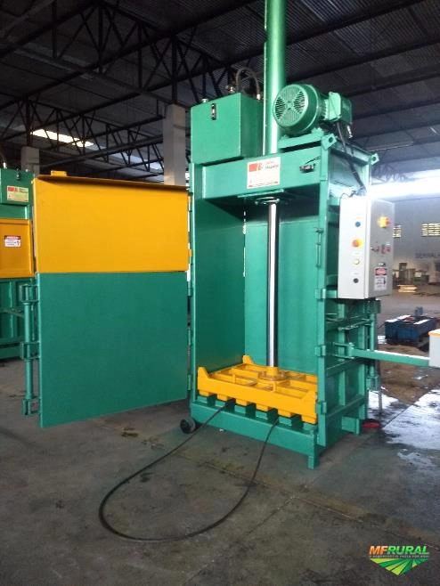 Prensa Enfardadeira Para Fardos de Reciclagem Em Geral Imagem Prensa Enfardadeira Para Fardos de Reciclagem Em Geral