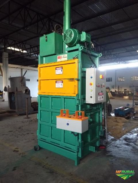 Imagem Prensa Enfardadeira Para Fardos de Reciclagem Em Geral Imagem Prensa Enfardadeira Para Fardos de Reciclagem Em Geral