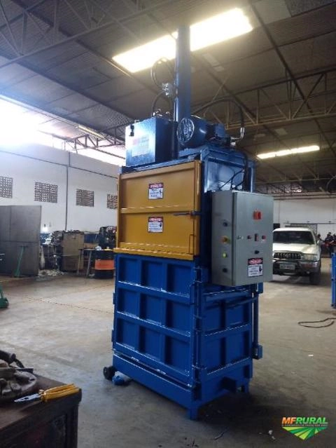 Imagem Prensa Enfardadeira Para Fardos de Reciclagem Em Geral Imagem Prensa Enfardadeira Para Fardos de Reciclagem Em Geral