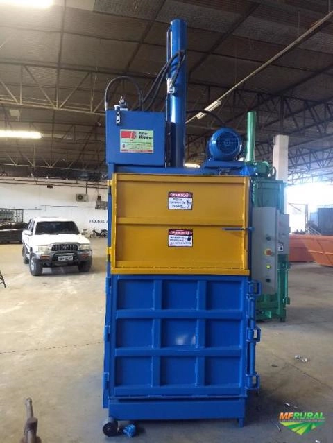 Imagem Prensa Enfardadeira Para Fardos de Reciclagem Em Geral Imagem Prensa Enfardadeira Para Fardos de Reciclagem Em Geral