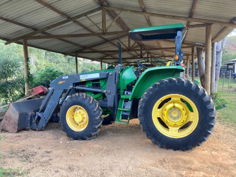 Trator John Deere 6110D 4x4 ano 14