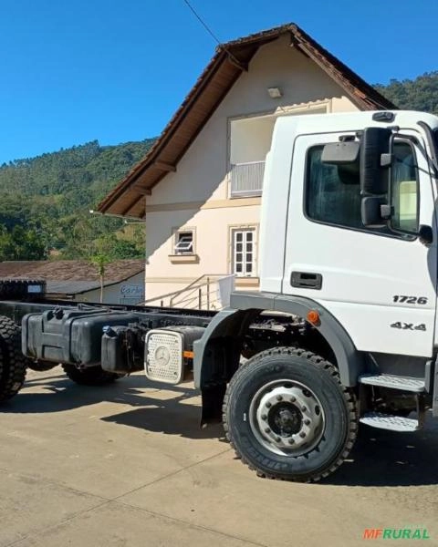 Imagem Caminhões Mercedes Benz Atego 1726 4x4 – 2017 Imagem Caminhões Mercedes Benz Atego 1726 4x4 – 2017