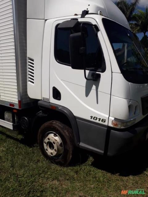 Imagem Caminhão Mercedes Benz (MB) 1016 Plataforma ano 20 Imagem Caminhão Mercedes Benz (MB) 1016 Plataforma ano 20