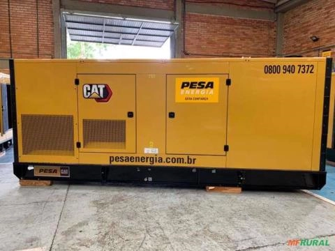 Grupo de 6 geradores CAT C18 (750kVA), com carenagem. Imagem Grupo de 6 geradores CAT C18 (750kVA), com carenagem.
