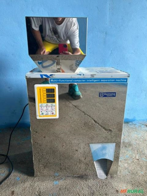 EMPACOTADORA E SELADORA À VÁCUO COM DATADOR E SENSOR DE CORTE Imagem EMPACOTADORA E SELADORA À VÁCUO COM DATADOR E SENSOR DE CORTE