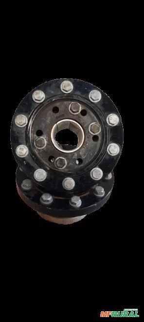 CONJUNTO DE CUBO COM CASTANHA PARA TRATOR CNH Imagem CONJUNTO DE CUBO COM CASTANHA PARA TRATOR CNH