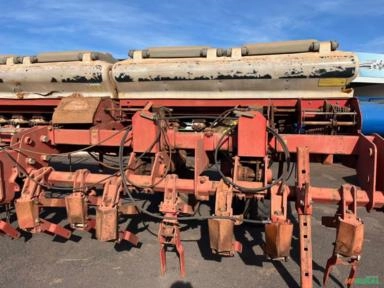 Imagem Plantadeira Usada para Retirada de Peças Imagem Plantadeira Usada para Retirada de Peças