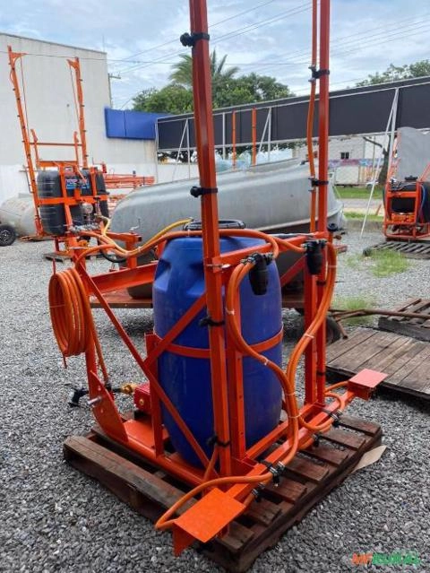 PULVERIZADOR 240L 4 EM 1 PECUÁRIO Imagem PULVERIZADOR 240L 4 EM 1 PECUÁRIO
