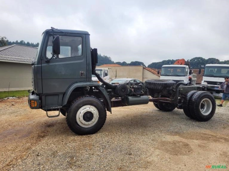 Caminhão Mercedes Benz MB 1720 A 4X4 Imagem Caminhão Mercedes Benz MB 1720 A 4X4