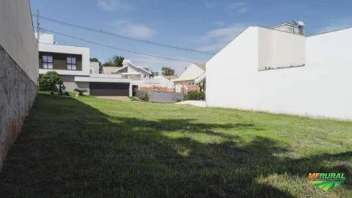 Lindo Terreno em Condomínio Fechado em Maringá