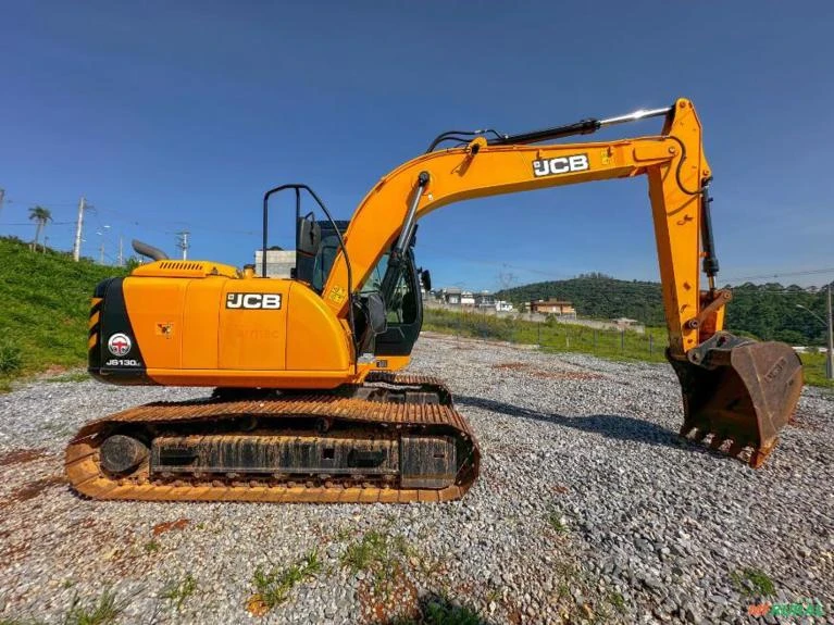 Escavadeira 13T JCB JS130 LC