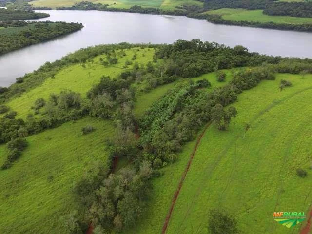 Fazenda beira de represa com 3 nascentes e benfeitorias no Triângulo Mineiro