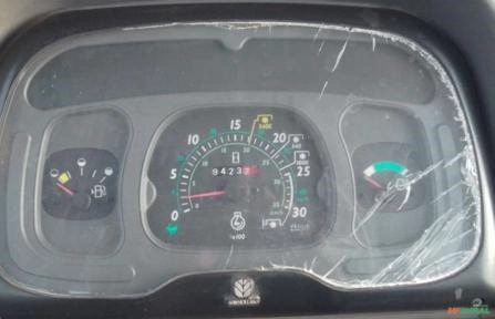 Imagem Trator New Holland TL 100 ano 2000 Imagem Trator New Holland TL 100 ano 2000