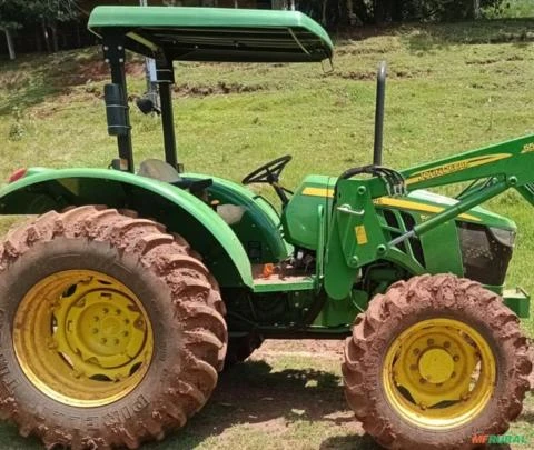 Trator John Deere 5070 E ano 2021