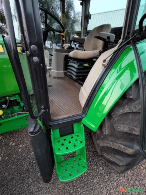 Imagem Trator John Deere 6110 J Ano 2015 Imagem Trator John Deere 6110 J Ano 2015