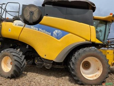 Imagem Colheitadeira New Holland CR 9060 ano 2011 Imagem Colheitadeira New Holland CR 9060 ano 2011