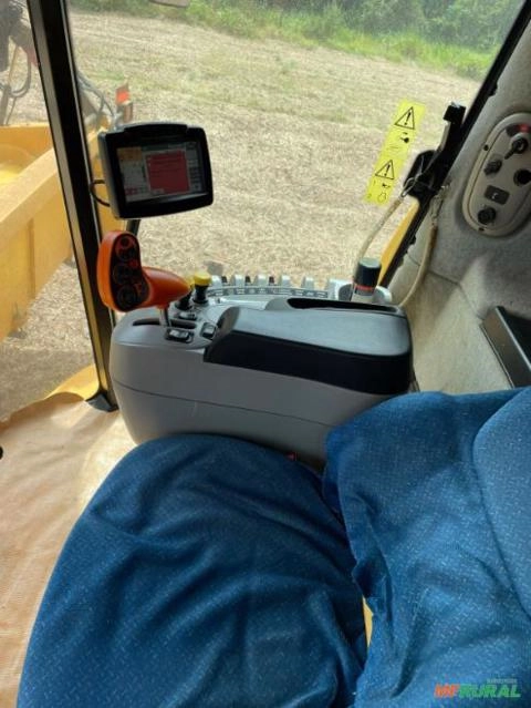 Imagem Colheitadeira New Holland CR 9060 ano 2011 Imagem Colheitadeira New Holland CR 9060 ano 2011