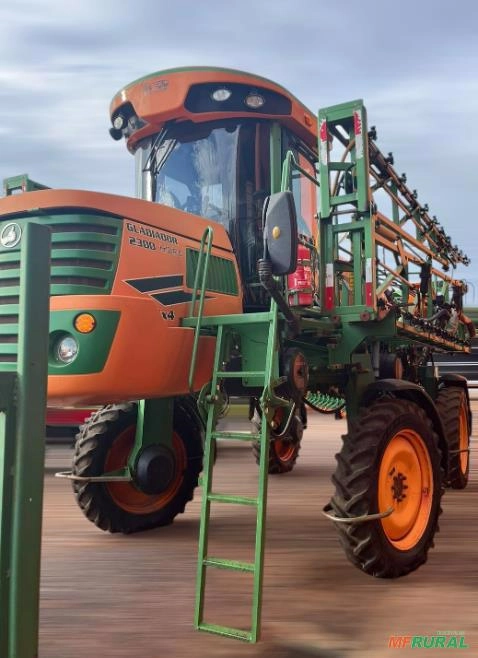 Imagem Pulverizador autopropelido Stara Gladiador 2300 Ano 2013 Imagem Pulverizador autopropelido Stara Gladiador 2300 Ano 2013