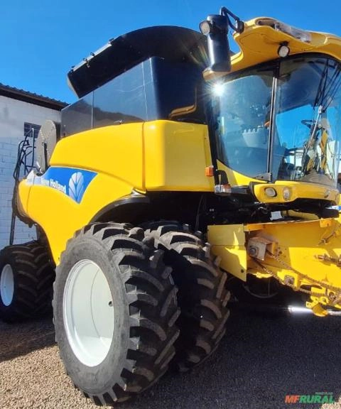 Colheitadeira New Holland CR 9060 ano 2014 Imagem Colheitadeira New Holland CR 9060 ano 2014