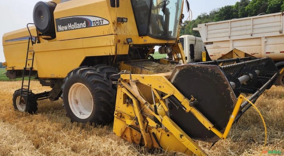 Colheitadeira New Holland TC 57 ano 2008 Imagem Colheitadeira New Holland TC 57 ano 2008