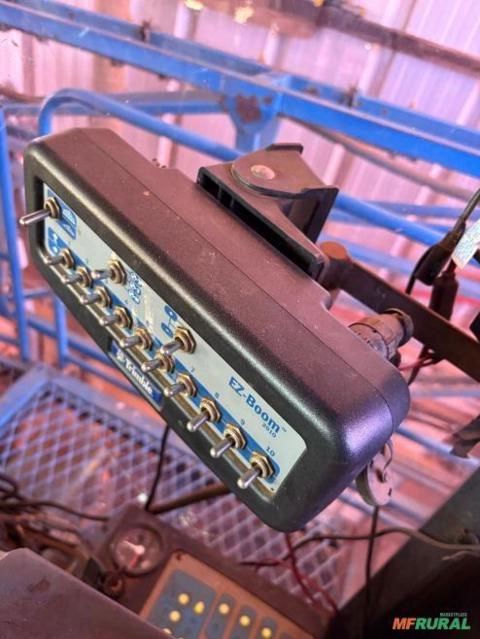 Imagem Pulverizador Autopropelido Montana Parruda MA 2627 Ano 2010 Imagem Pulverizador Autopropelido Montana Parruda MA 2627 Ano 2010