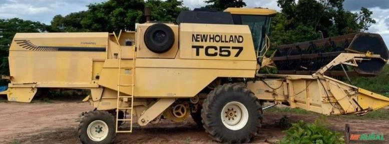 Colheitadeira New Holland TC 57 ano 2003 Imagem Colheitadeira New Holland TC 57 ano 2003