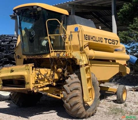Colheitadeira New Holland TC 57 ano 1998 Imagem Colheitadeira New Holland TC 57 ano 1998