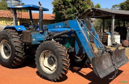 Trator New Holland 7630 ano 2008 Imagem Trator New Holland 7630 ano 2008