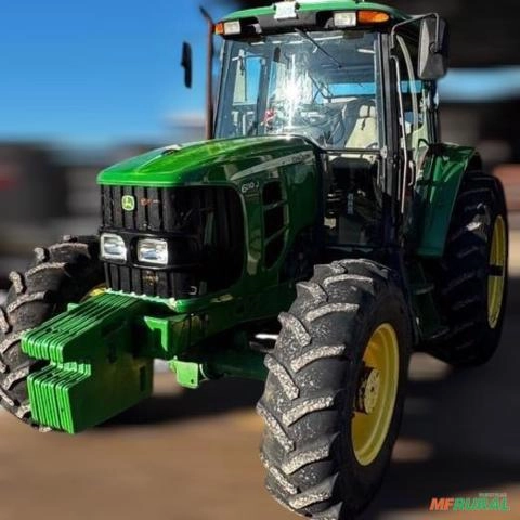 Trator John Deere 6110J ano 2011 Imagem Trator John Deere 6110J ano 2011