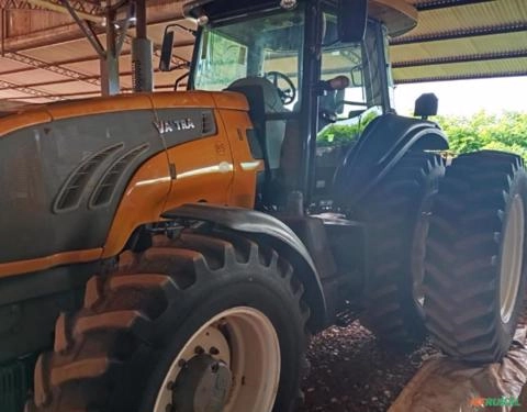 Conjunto Trator Valtra BT210 e Plantadeira Tatu ano 2013 Imagem Conjunto Trator Valtra BT210 e Plantadeira Tatu ano 2013