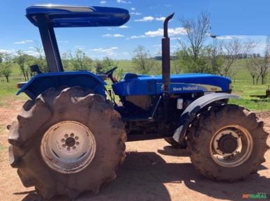 Trator New Holland 7630 ano 2008 Imagem Trator New Holland 7630 ano 2008