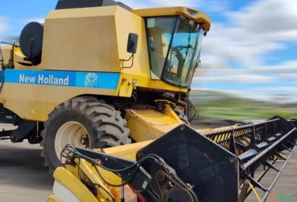 Colheitadeira New Holland TC5090 ano 2008 Imagem Colheitadeira New Holland TC5090 ano 2008