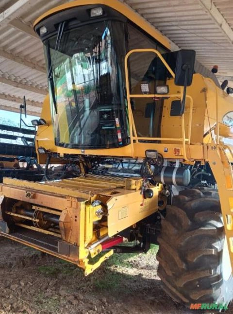Colheitadeira New Holland TC57 ano 2008 Imagem Colheitadeira New Holland TC57 ano 2008