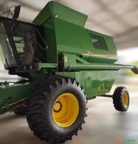Colheitadeira John Deere 1550 Ano 2002 Imagem Colheitadeira John Deere 1550 Ano 2002