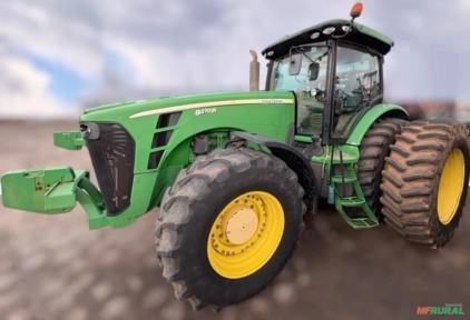 Trator John Deere 8270R ano 2011 Imagem Trator John Deere 8270R ano 2011