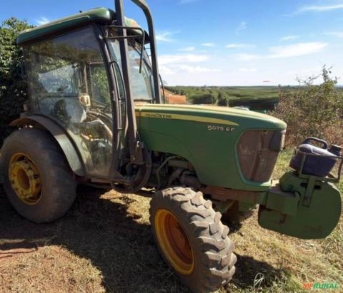 Trator John Deere 5075EF ano 2015 Imagem Trator John Deere 5075EF ano 2015