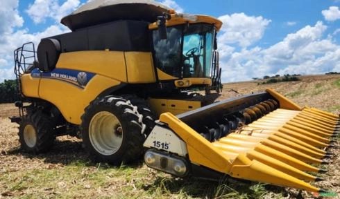 Colheitadeira New Holland CR7 90 Ano 2018 Imagem Colheitadeira New Holland CR7 90 Ano 2018