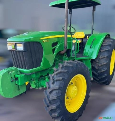Trator John Deere 5078E ano 2013 Imagem Trator John Deere 5078E ano 2013