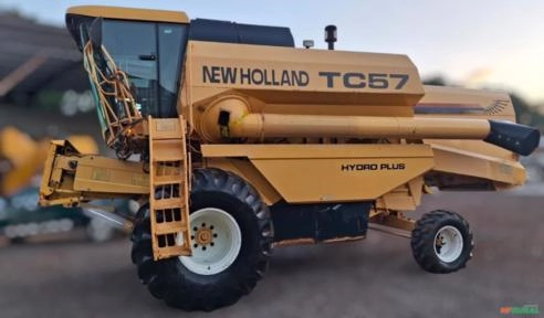Colheitadeira New Holland TC57 ano 2003 Imagem Colheitadeira New Holland TC57 ano 2003
