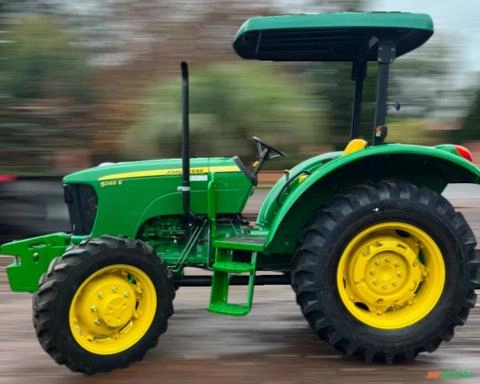 Trator Jonh Deere 5065E ano 2012 Imagem Trator Jonh Deere 5065E ano 2012