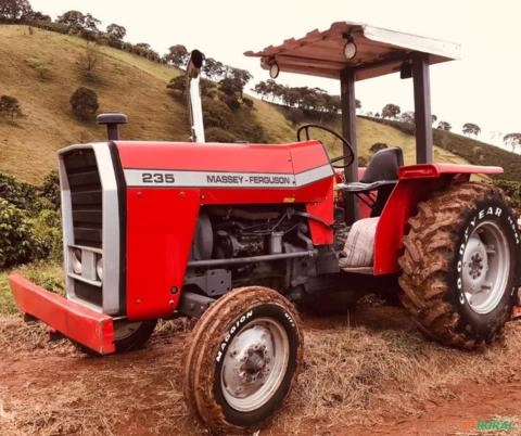 Trator Massey Ferguson 235 ano 1982 Imagem Trator Massey Ferguson 235 ano 1982